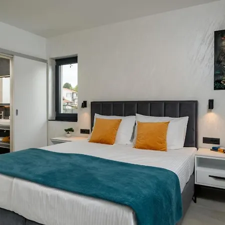 Polaris By Guide Pula