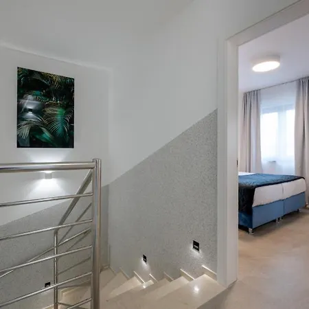 Polaris By Guide Štinjan