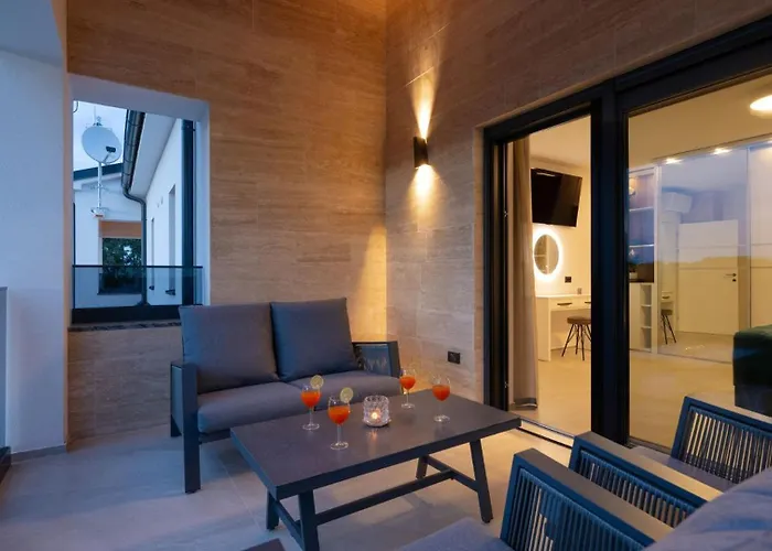 Polaris By Guide Vila *