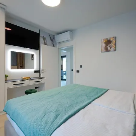 Polaris By Guide Pula